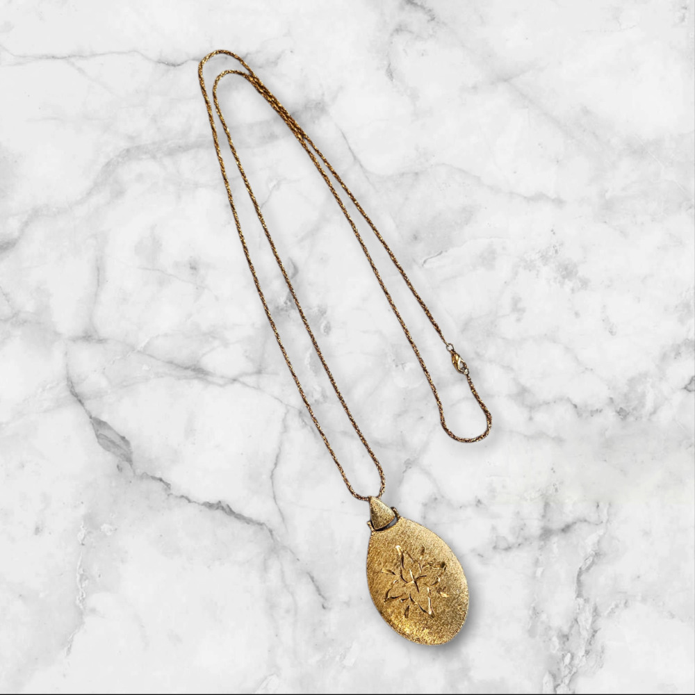 Rope Chain Necklace with Etched Gold-tone Pendant 1960s Vintage